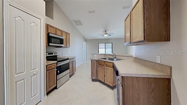 For Rent: $1,900 (3 beds, 2 baths, 1113 Square Feet)