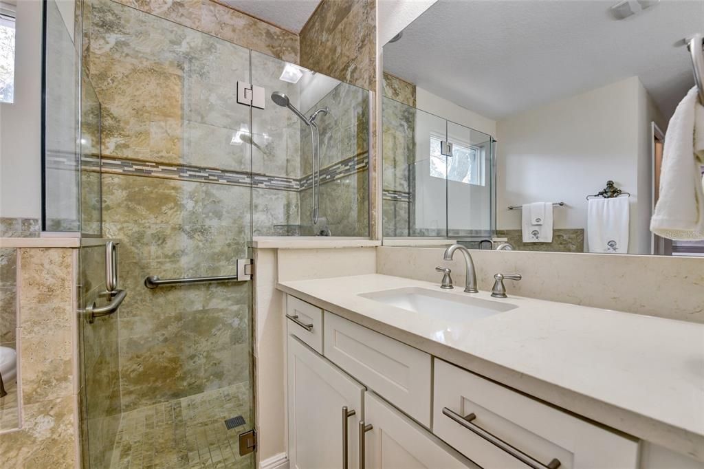 En Venta: $1,250,000 (4 camas, 3 baños, 2474 Pies cuadrados)