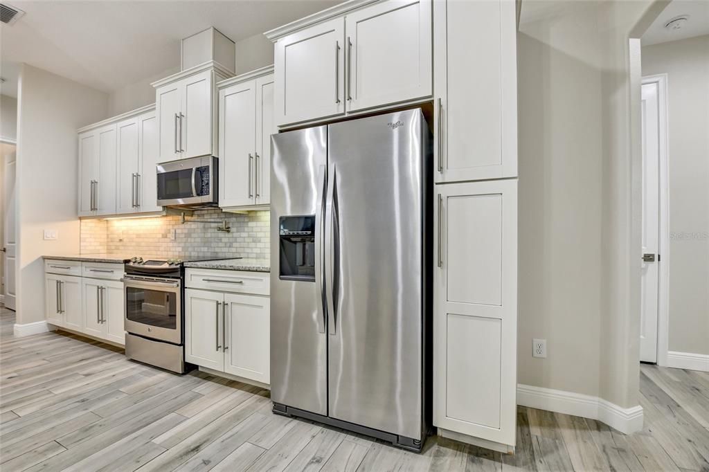 En Venta: $1,250,000 (4 camas, 3 baños, 2474 Pies cuadrados)