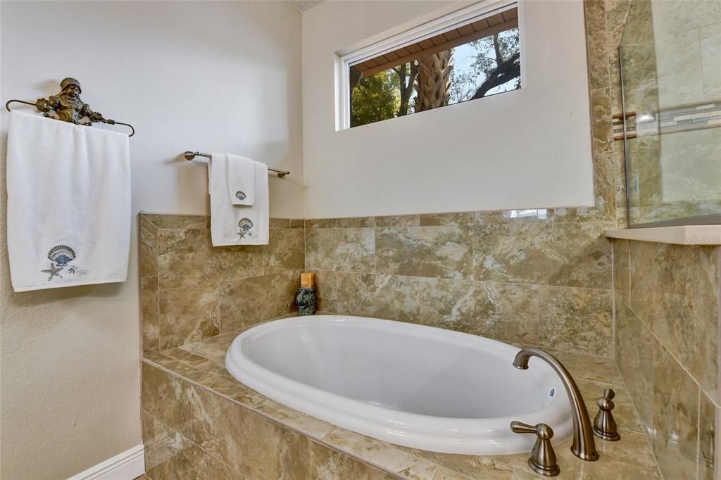 En Venta: $1,250,000 (4 camas, 3 baños, 2474 Pies cuadrados)