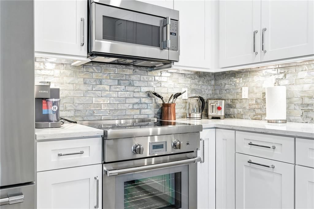 В аренду: $5,800 (2 спален, 1 ванн, 950 Квадратных фут)