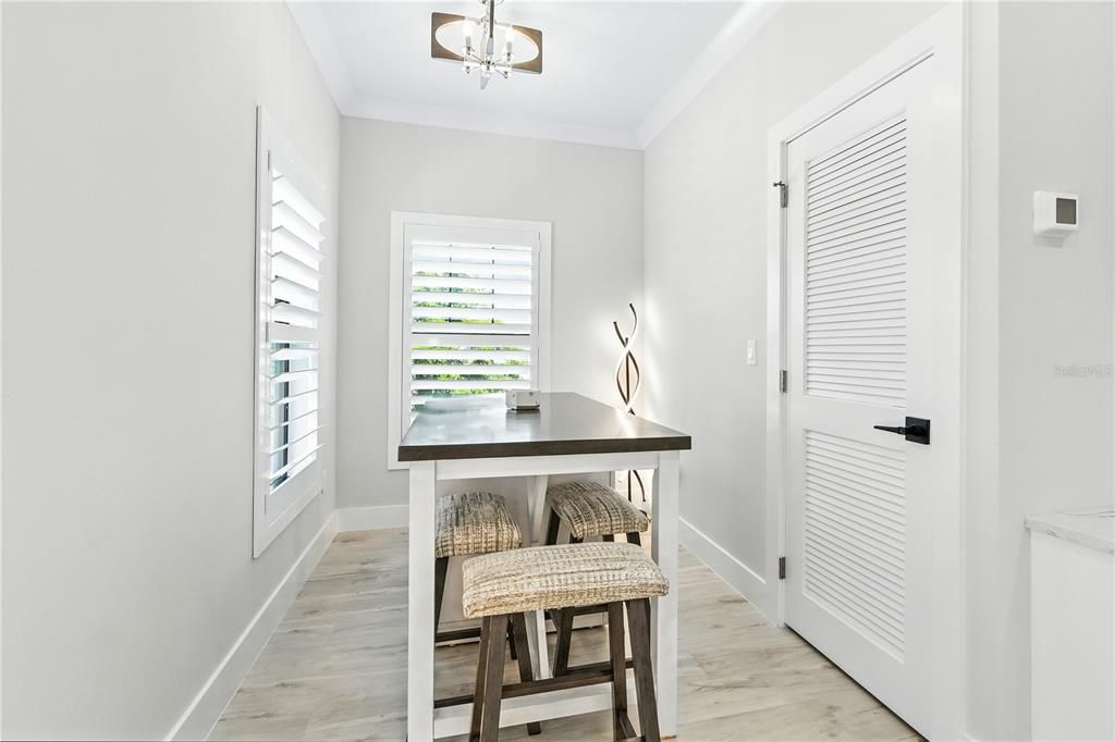 В аренду: $5,800 (2 спален, 1 ванн, 950 Квадратных фут)