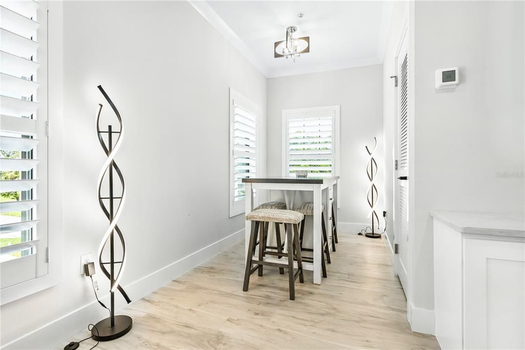 В аренду: $5,800 (2 спален, 1 ванн, 950 Квадратных фут)