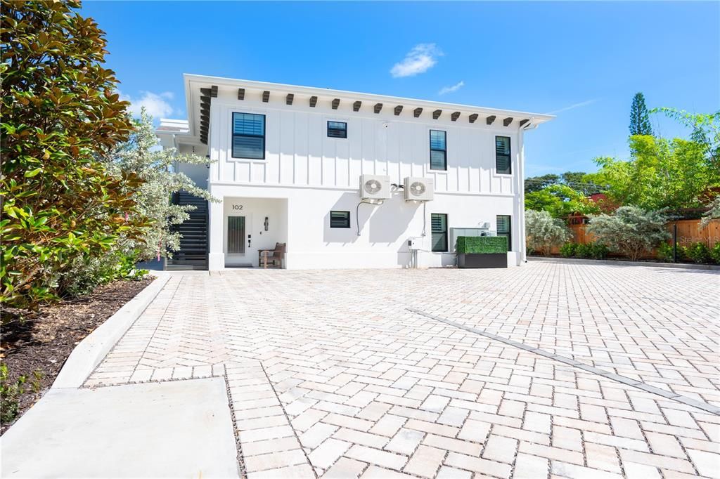 В аренду: $5,800 (2 спален, 1 ванн, 950 Квадратных фут)