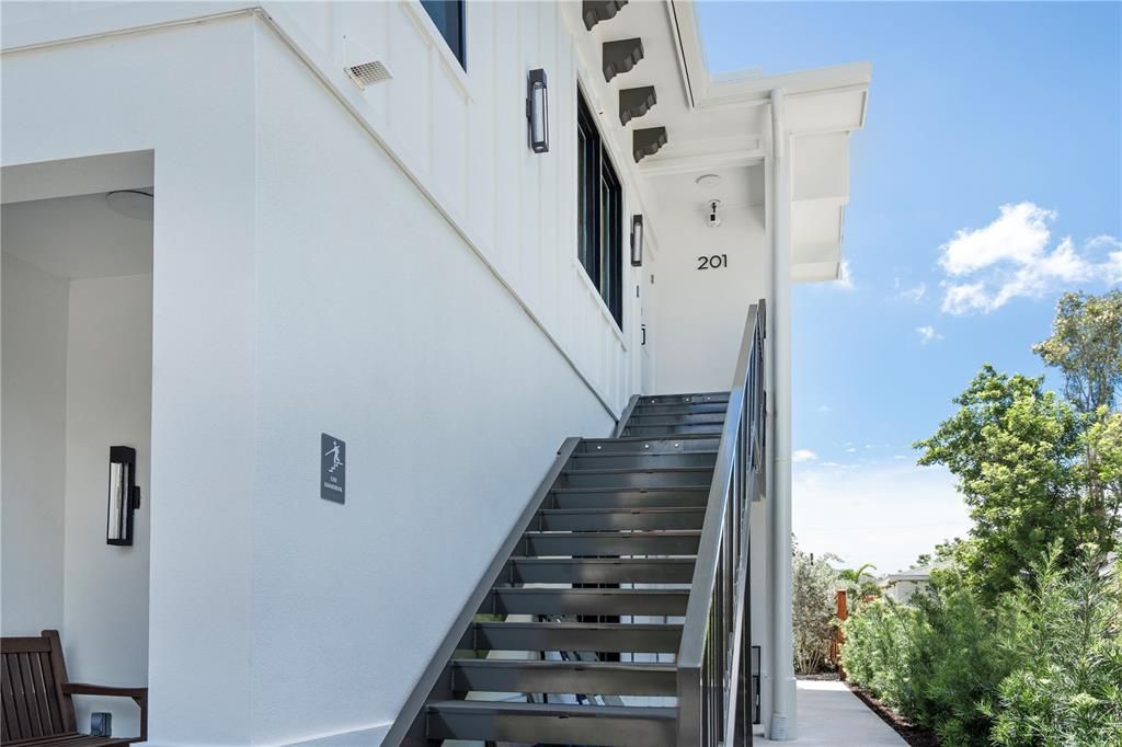 В аренду: $5,800 (2 спален, 1 ванн, 950 Квадратных фут)