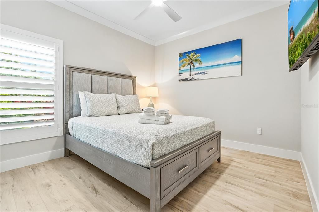 В аренду: $5,800 (2 спален, 1 ванн, 950 Квадратных фут)