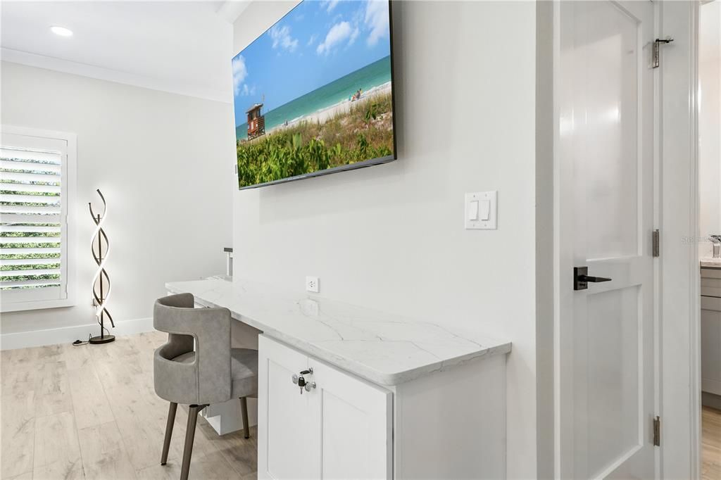 В аренду: $5,800 (2 спален, 1 ванн, 950 Квадратных фут)