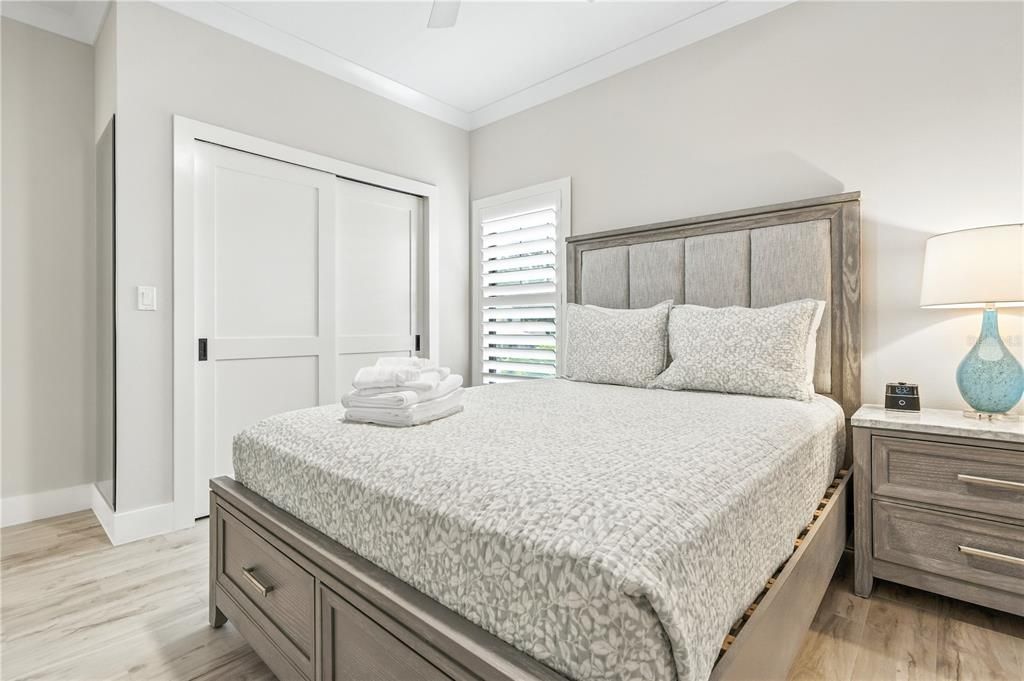 В аренду: $5,800 (2 спален, 1 ванн, 950 Квадратных фут)