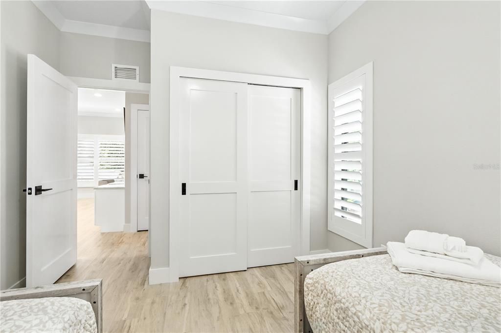 В аренду: $5,800 (2 спален, 1 ванн, 950 Квадратных фут)