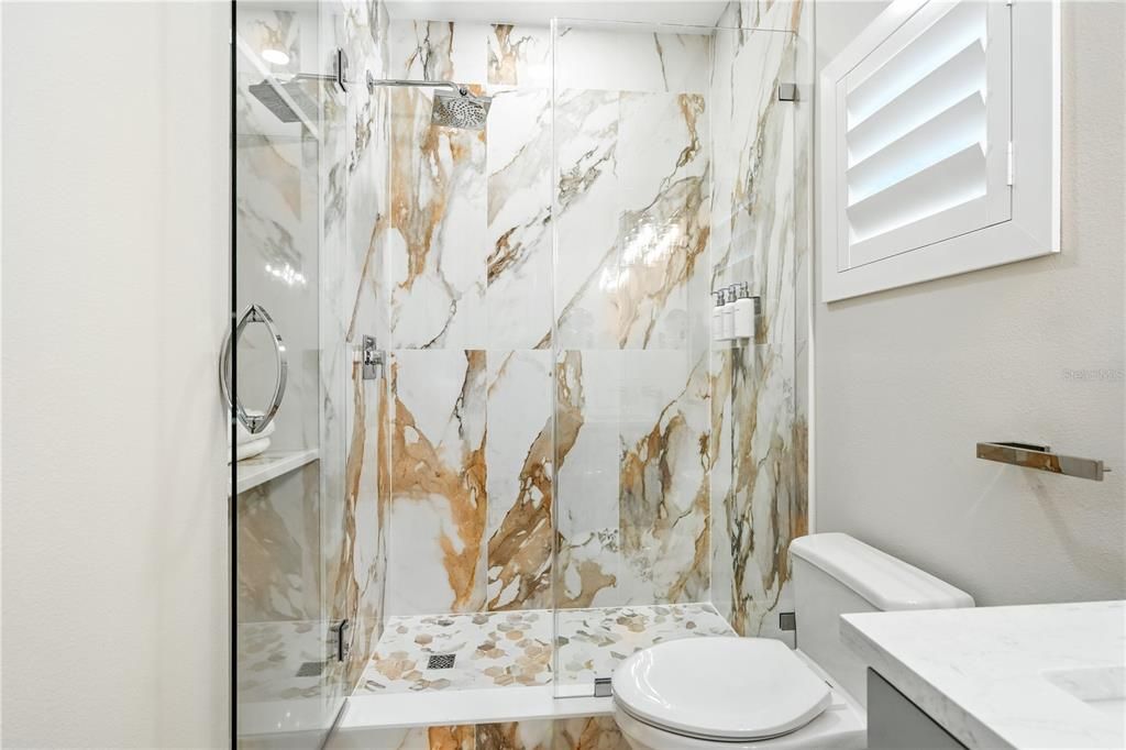 В аренду: $5,800 (2 спален, 1 ванн, 950 Квадратных фут)