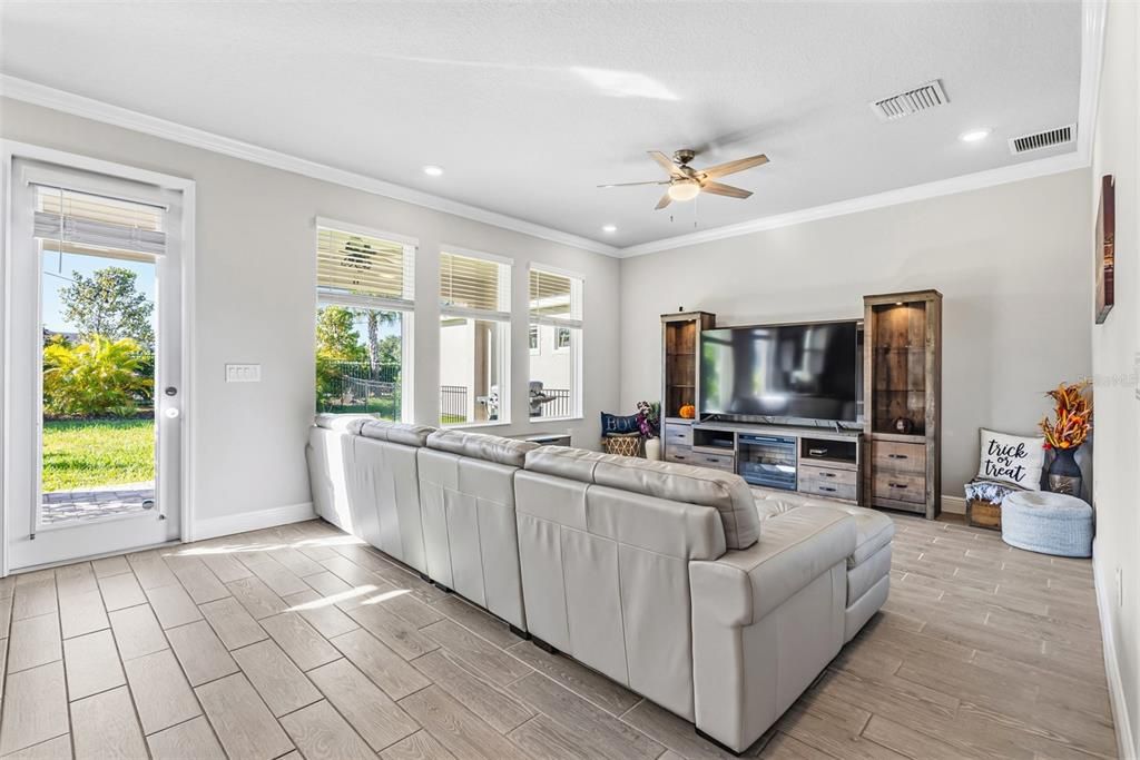 For Sale: $485,000 (4 beds, 2 baths, 2523 Square Feet)