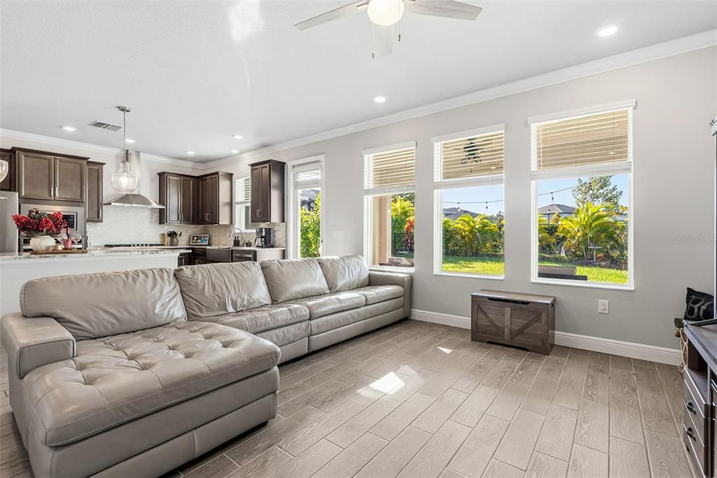 For Sale: $485,000 (4 beds, 2 baths, 2523 Square Feet)