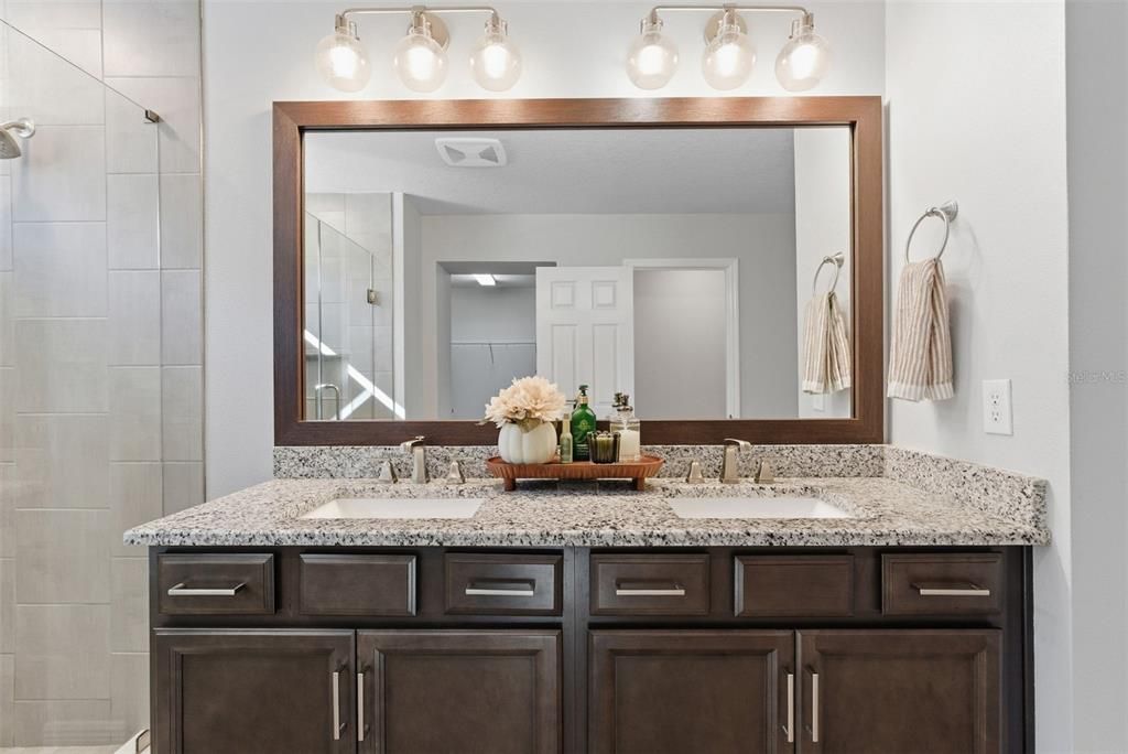 For Sale: $485,000 (4 beds, 2 baths, 2523 Square Feet)