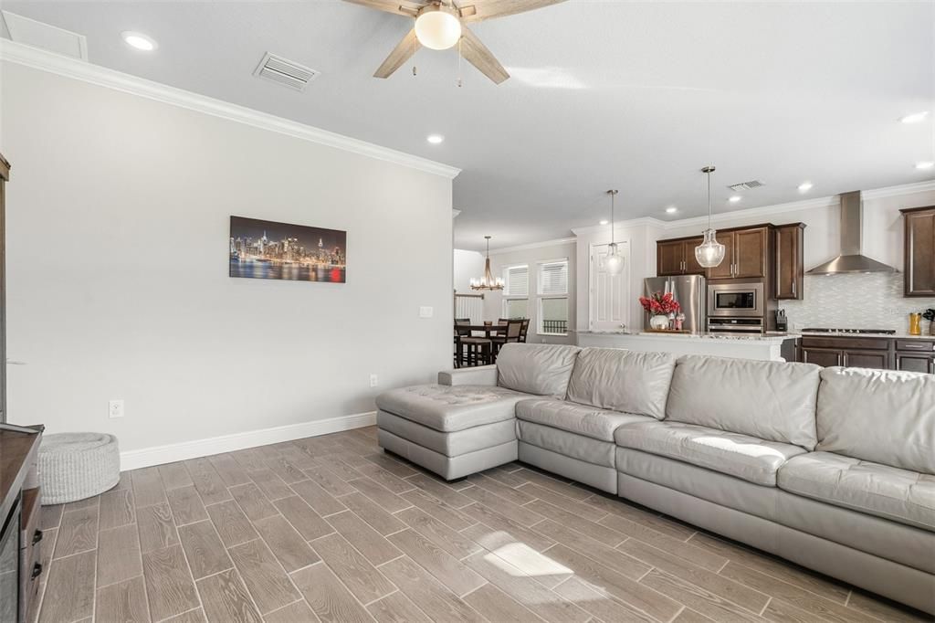 For Sale: $485,000 (4 beds, 2 baths, 2523 Square Feet)