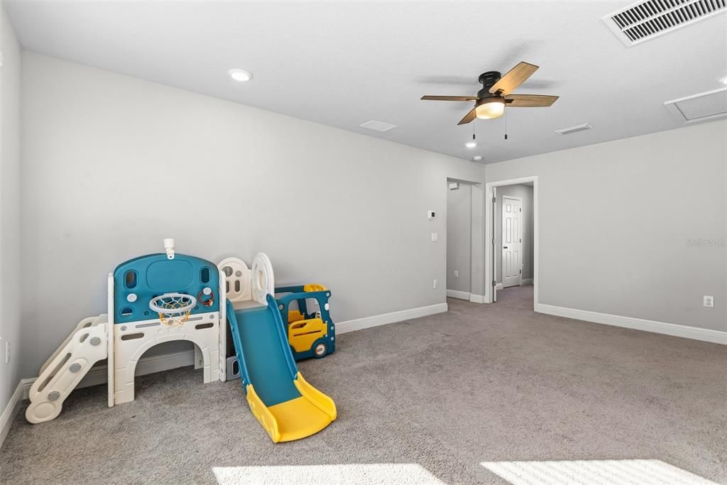 For Sale: $485,000 (4 beds, 2 baths, 2523 Square Feet)