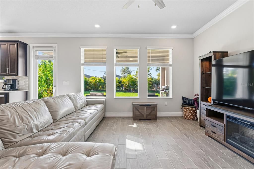 For Sale: $485,000 (4 beds, 2 baths, 2523 Square Feet)