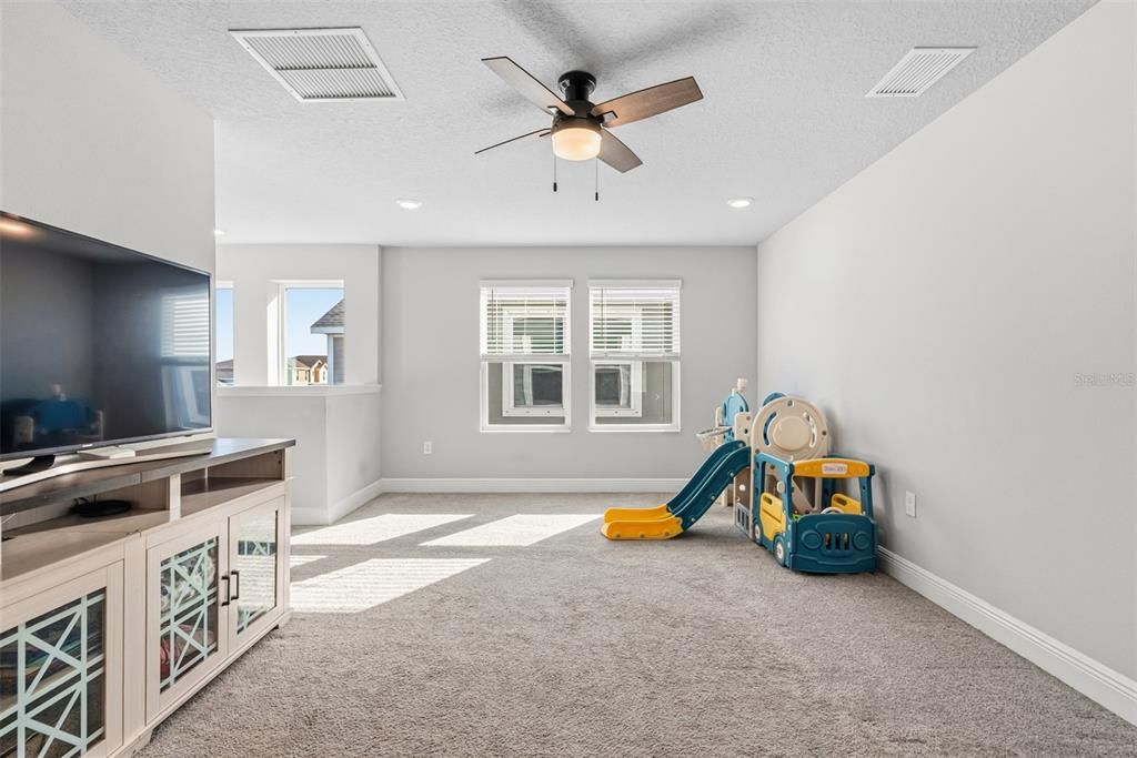 For Sale: $485,000 (4 beds, 2 baths, 2523 Square Feet)