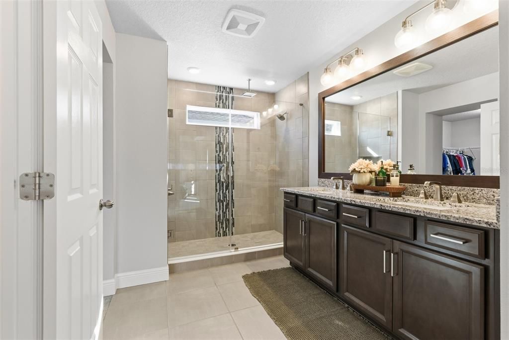 For Sale: $485,000 (4 beds, 2 baths, 2523 Square Feet)