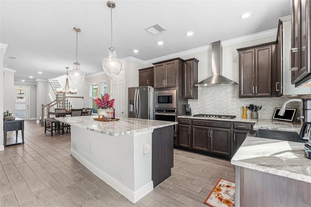 For Sale: $485,000 (4 beds, 2 baths, 2523 Square Feet)