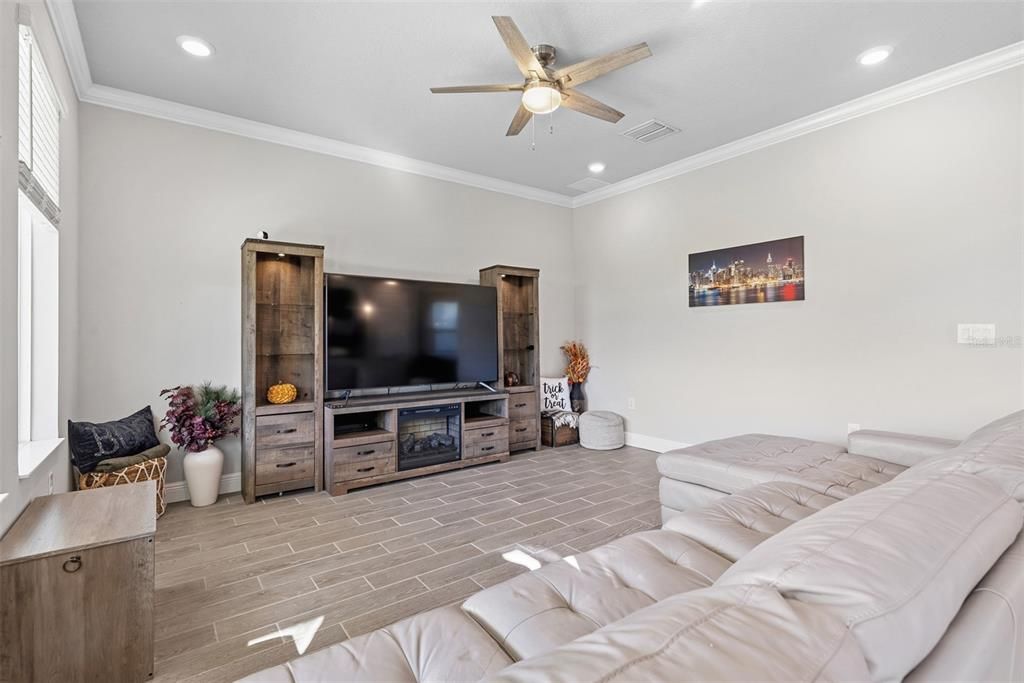 For Sale: $485,000 (4 beds, 2 baths, 2523 Square Feet)