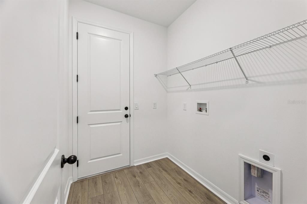 待售: $399,990 (4 贝兹, 2 浴室, 1903 平方英尺)