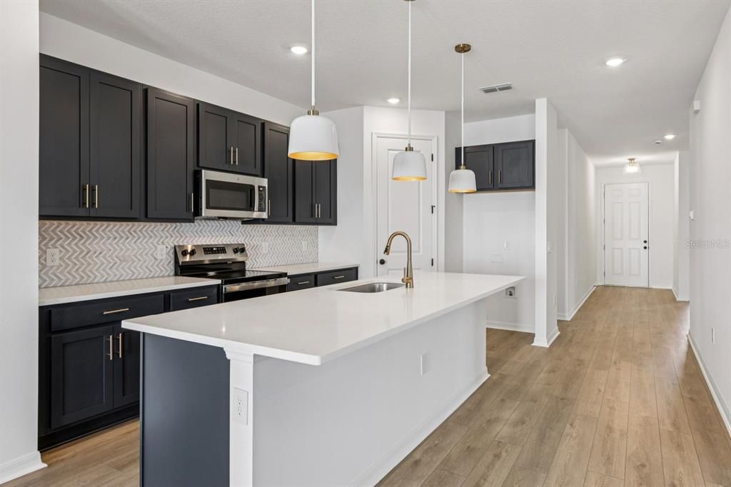 待售: $399,990 (4 贝兹, 2 浴室, 1903 平方英尺)