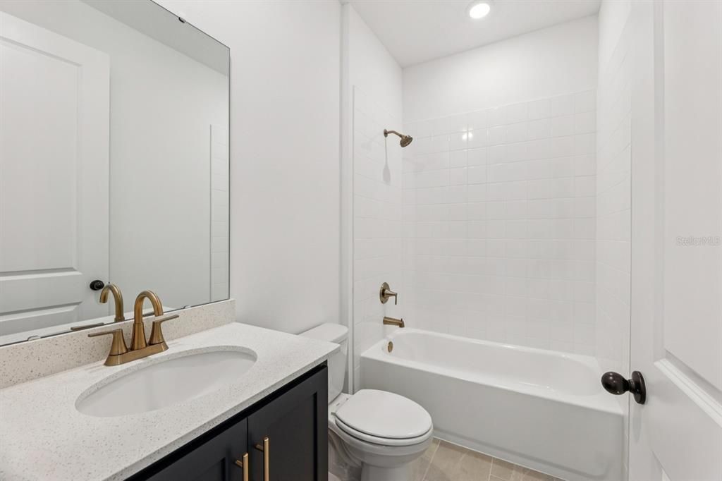 待售: $399,990 (4 贝兹, 2 浴室, 1903 平方英尺)