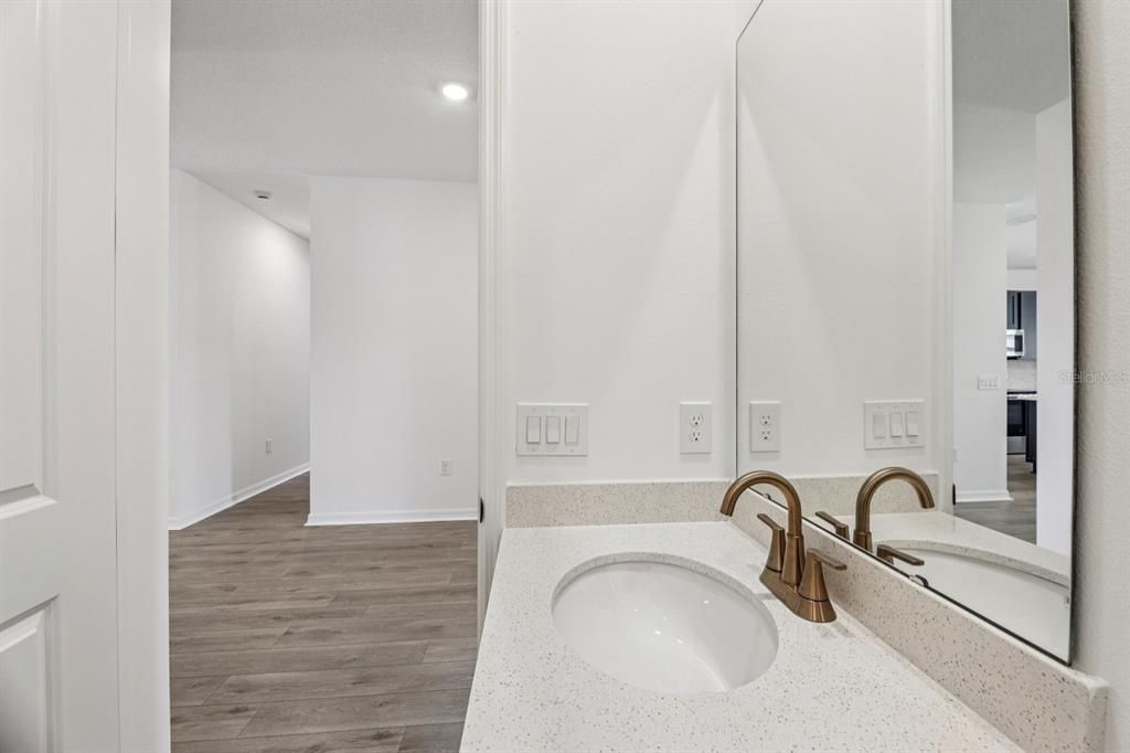 待售: $399,990 (4 贝兹, 2 浴室, 1903 平方英尺)