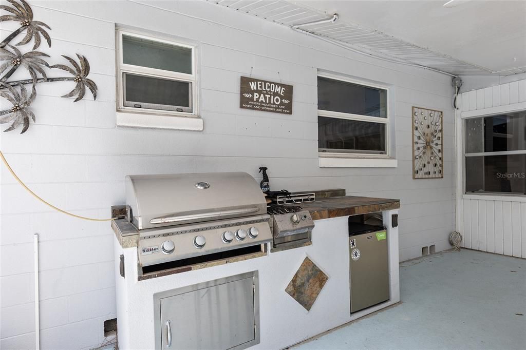 For Rent: $3,500 (4 beds, 2 baths, 1414 Square Feet)