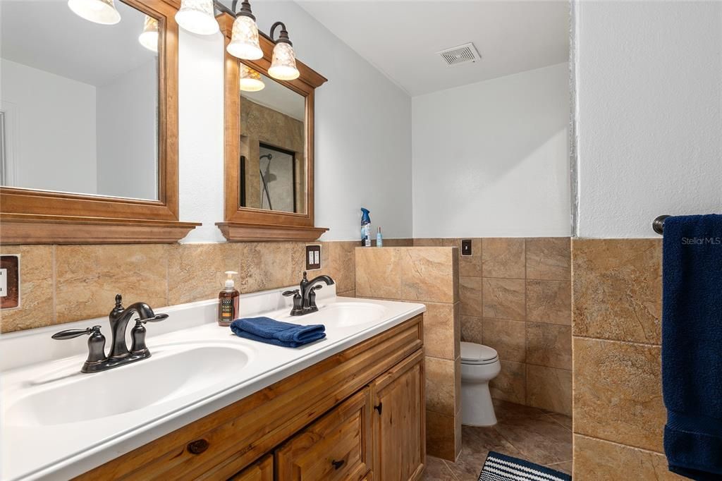 For Rent: $3,500 (4 beds, 2 baths, 1414 Square Feet)