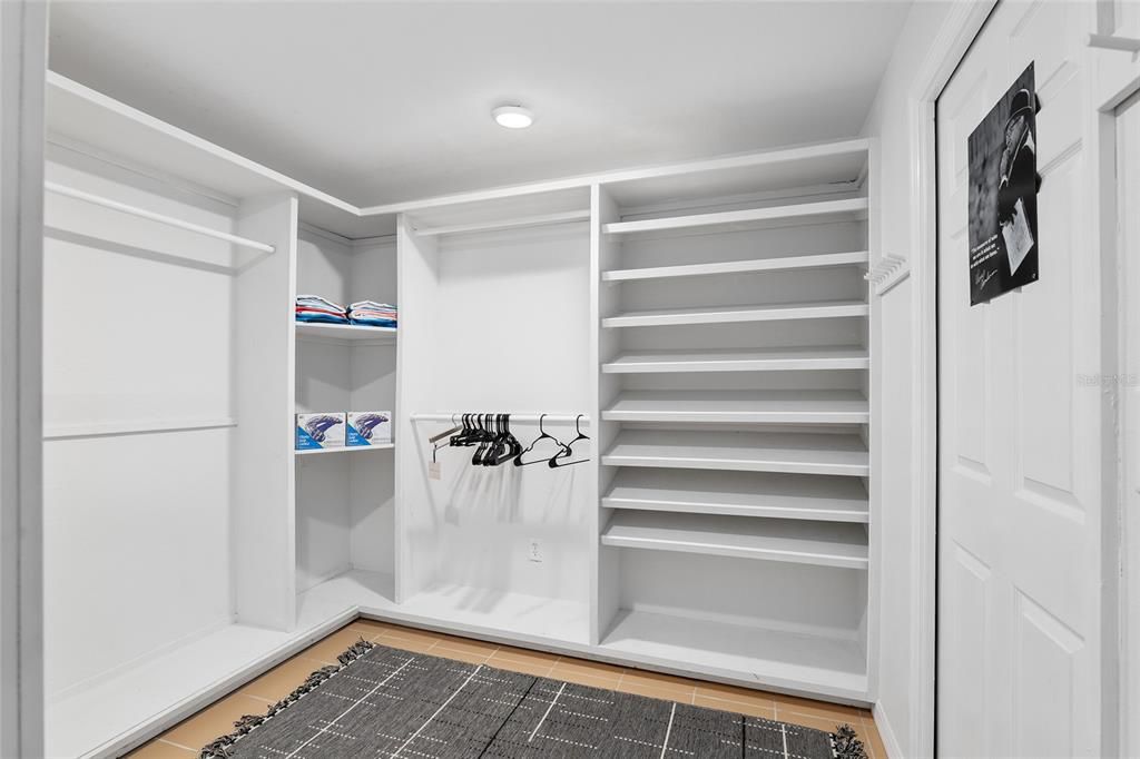 For Rent: $3,500 (4 beds, 2 baths, 1414 Square Feet)