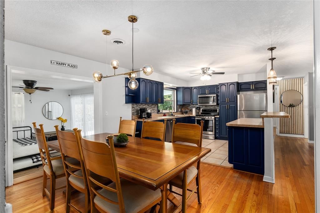 For Rent: $3,500 (4 beds, 2 baths, 1414 Square Feet)