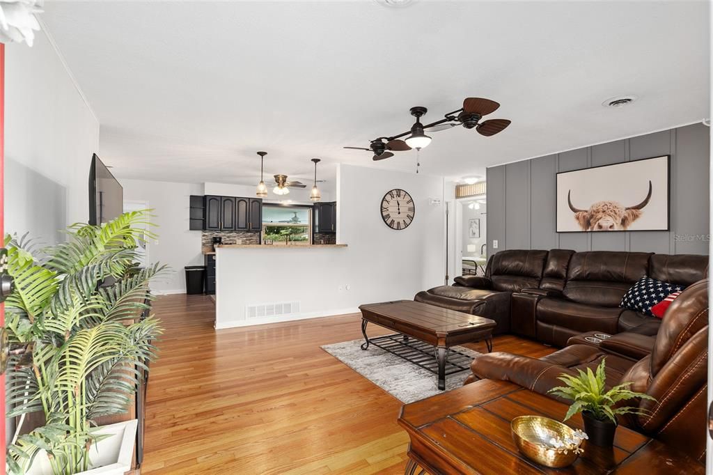 For Rent: $3,500 (4 beds, 2 baths, 1414 Square Feet)