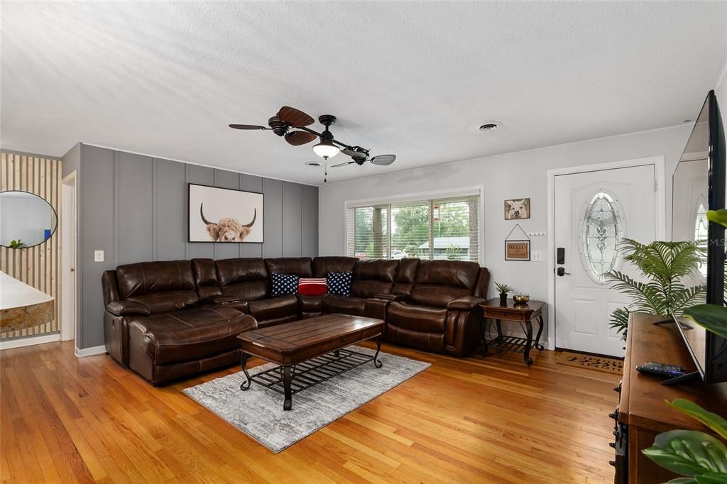 For Rent: $3,500 (4 beds, 2 baths, 1414 Square Feet)