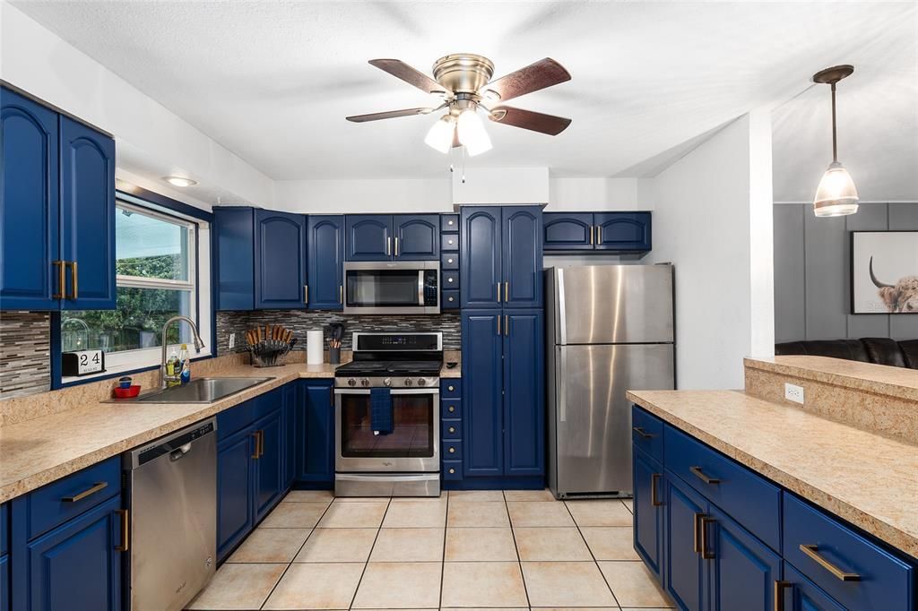 For Rent: $3,500 (4 beds, 2 baths, 1414 Square Feet)