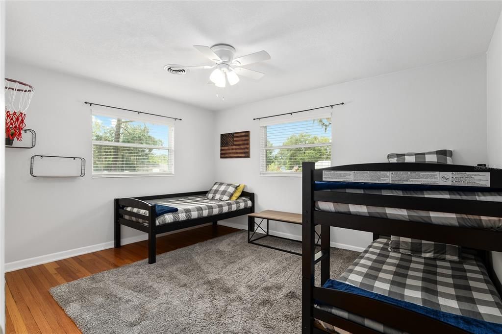 For Rent: $3,500 (4 beds, 2 baths, 1414 Square Feet)