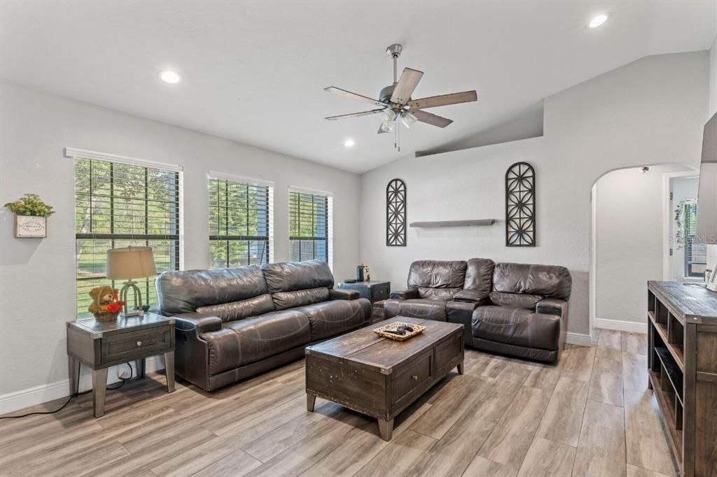 Active With Contract: $442,000 (4 beds, 2 baths, 1960 Square Feet)