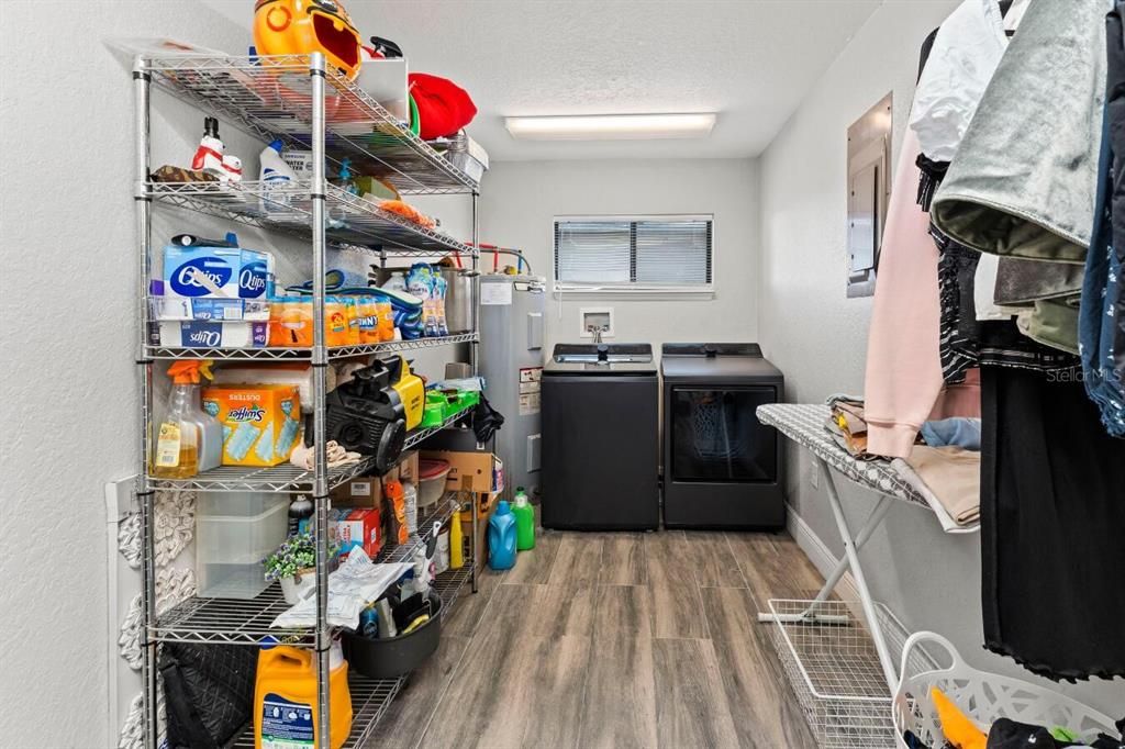 Active With Contract: $442,000 (4 beds, 2 baths, 1960 Square Feet)