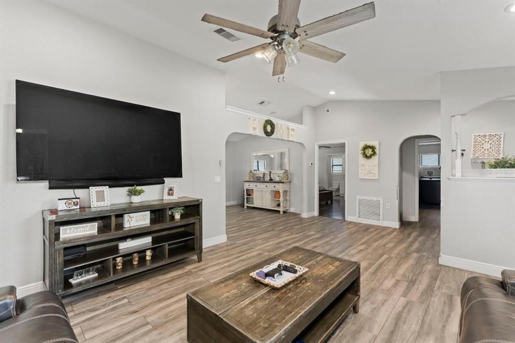 Active With Contract: $442,000 (4 beds, 2 baths, 1960 Square Feet)