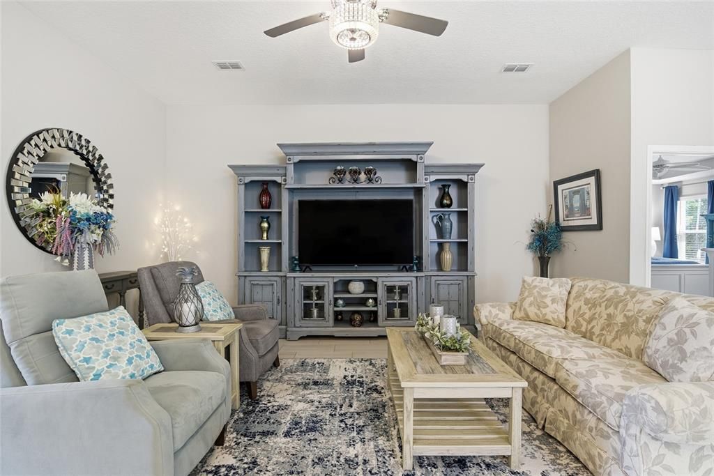 待售: $415,000 (3 贝兹, 2 浴室, 1604 平方英尺)