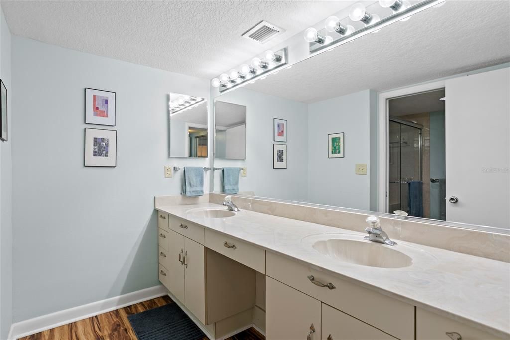 For Sale: $550,000 (2 beds, 2 baths, 1780 Square Feet)