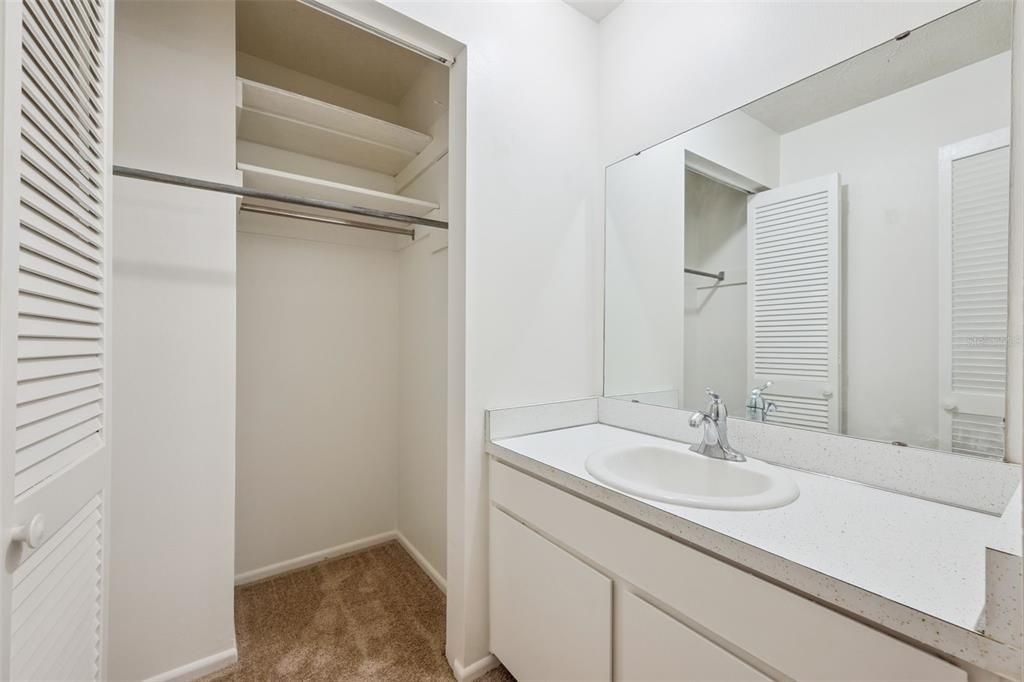 En Venta: $434,900 (4 camas, 2 baños, 2106 Pies cuadrados)