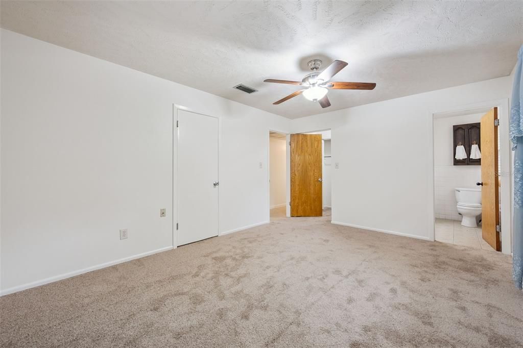 En Venta: $434,900 (4 camas, 2 baños, 2106 Pies cuadrados)