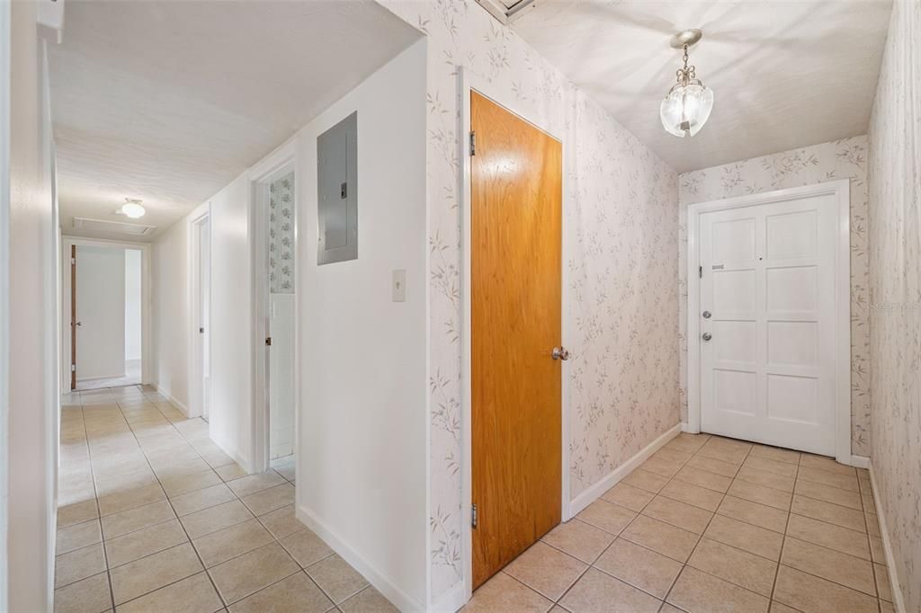 En Venta: $434,900 (4 camas, 2 baños, 2106 Pies cuadrados)