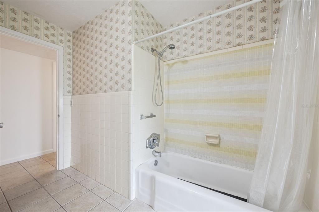 En Venta: $434,900 (4 camas, 2 baños, 2106 Pies cuadrados)