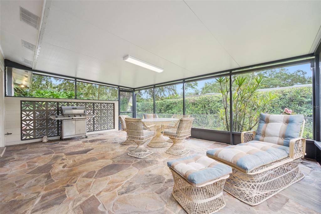 En Venta: $434,900 (4 camas, 2 baños, 2106 Pies cuadrados)