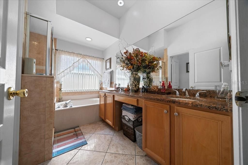 For Sale: $469,000 (5 beds, 2 baths, 2522 Square Feet)