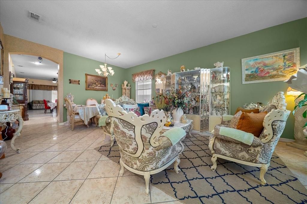 For Sale: $469,000 (5 beds, 2 baths, 2522 Square Feet)