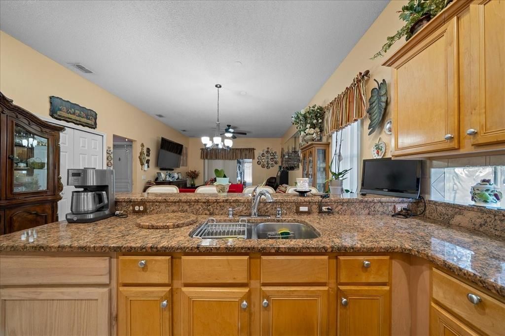 For Sale: $469,000 (5 beds, 2 baths, 2522 Square Feet)