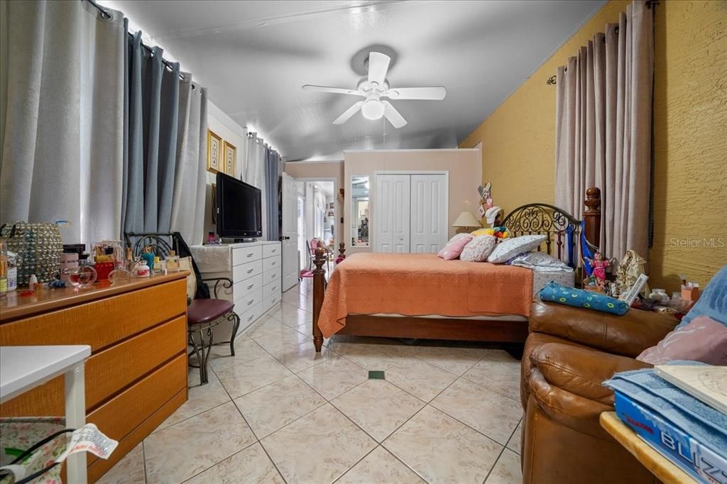 For Sale: $469,000 (5 beds, 2 baths, 2522 Square Feet)